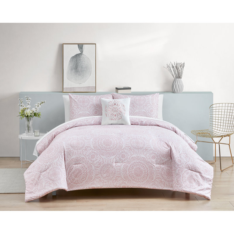 Channel Comforter, King Comforter + 2 Shams 