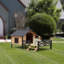 Grand chenil extérieur en bois de style chalet avec porche