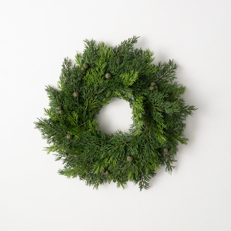 Couronne artificielle en pin et baies, H 19 po x l 2,5 po x P 19 po