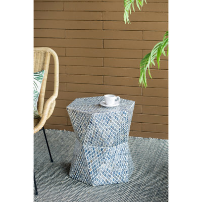 Tabouret de 17,6 lb à incrustations bleues avec lignes épurées pour le salon, table d'appoint fuselée 19 po x 19 po x 20 po et vestibule à motif linéaire