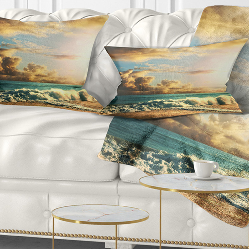 Coussin lombaire "green sea beach" sous cloudy sky, Rectangle 12" x 20"