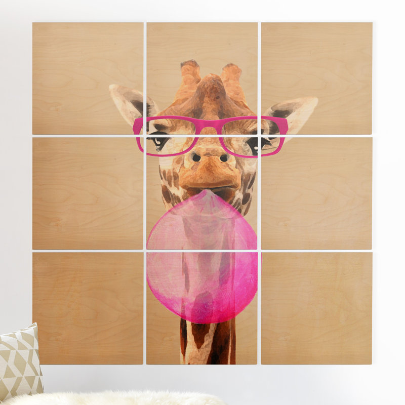 «Paris Clever Giraffe with Bubblegum», impression d'art graphique Coco De Paris sur bois en rose / brun