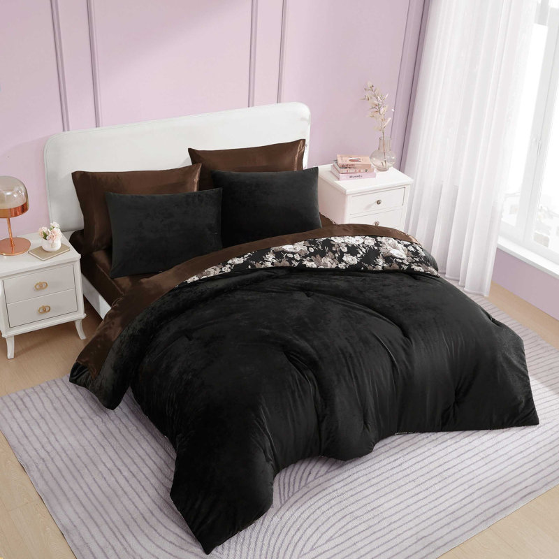 Betsey Johnson Solid Reversible Comforter Set, King Comforter + 2 King Shams, Black