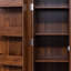 Armoire de cuisine avec portes et tablettes