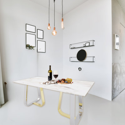 Table de salle à manger de luxe en marbre crème avec base en acier inoxydable de couleur or et chrome