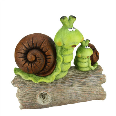 Statue de jardin 14,5 "verte et brune avec un bébé escargot sur une souche d'arbre