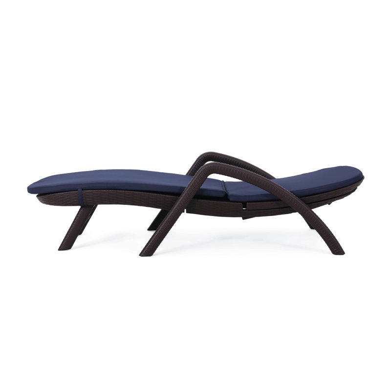 Chaise longue avec coussin pour l'extérieur du patio