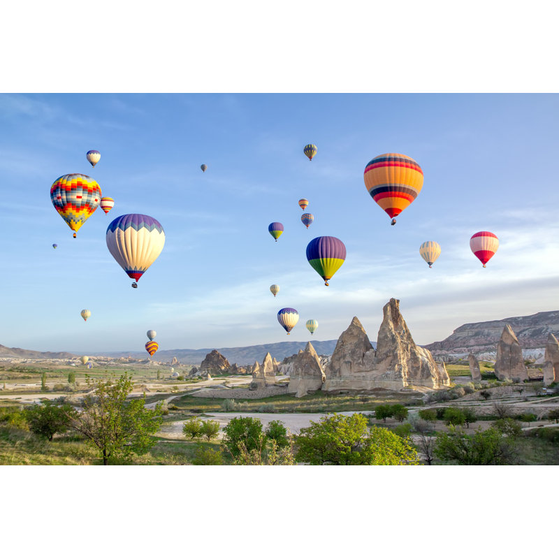 «Hot Air Ballons» par Carmian - photographie sur toile tendue, L 18 po x H 12 po