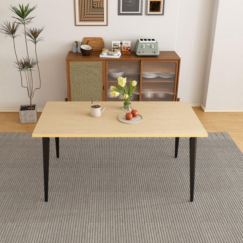 Table de salle à manger moderne de 63 pouces, plateau de table en bois et pieds en fer résistant à la rouille, table de cuisine rectangulaire pour 6 à 8 personnes, design industriel rustique pour la salle à manger, patio (table seulement)