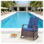 Chaise berçante d'extérieur en osier avec coussin bleu et structure en acier