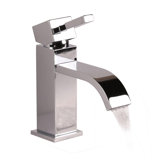 Kubista Single Hole Bathroom Faucet with Drain Assembly