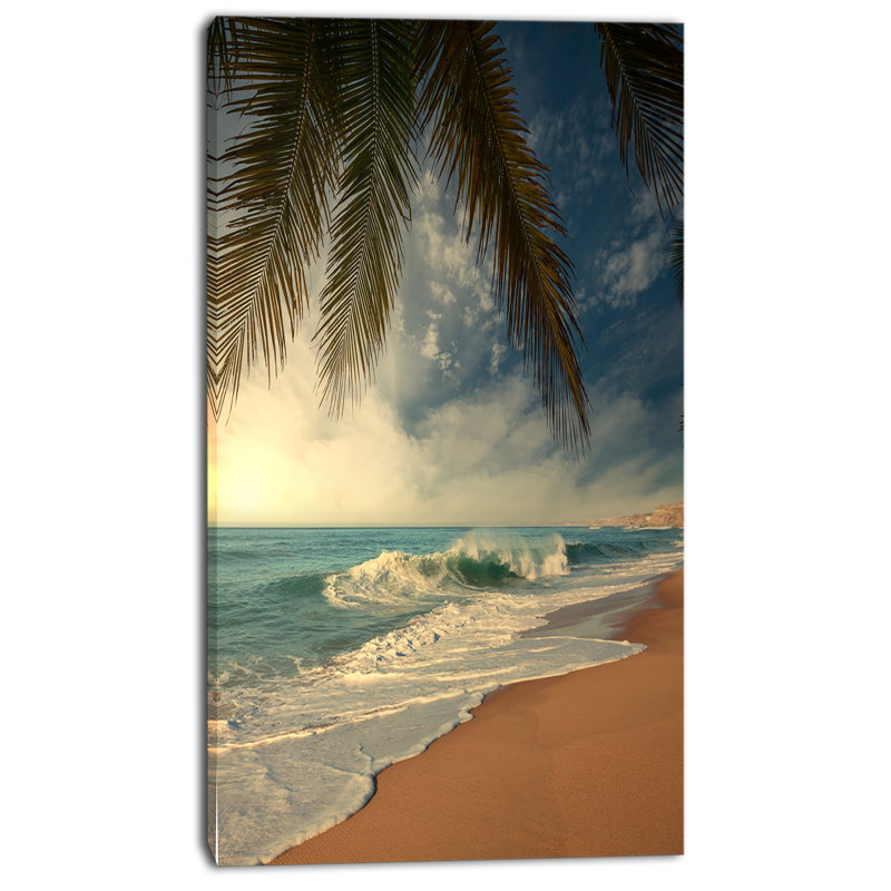 «Beautiful Tropical Beach with Palms», reproduction de photo sur toile tendue, H 32 po x l 16 po x P 1 po, Toile tendue