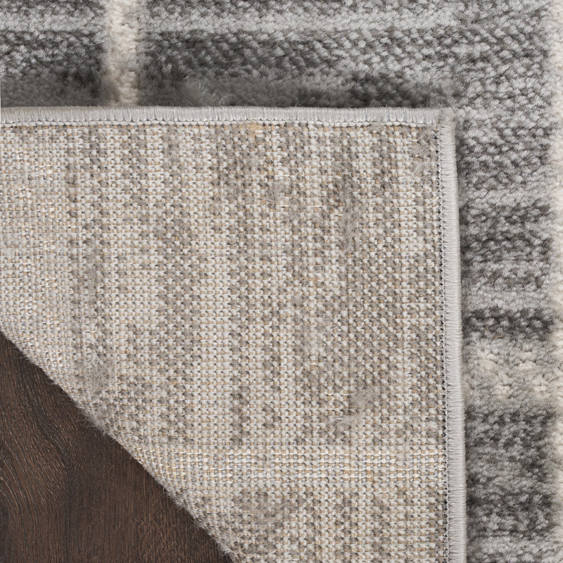 Tapis gris / ivoire en polyester tissé à la machine Gaudalupe, Tapis de couloir 2 pi 2 po x 7 pi 6 po