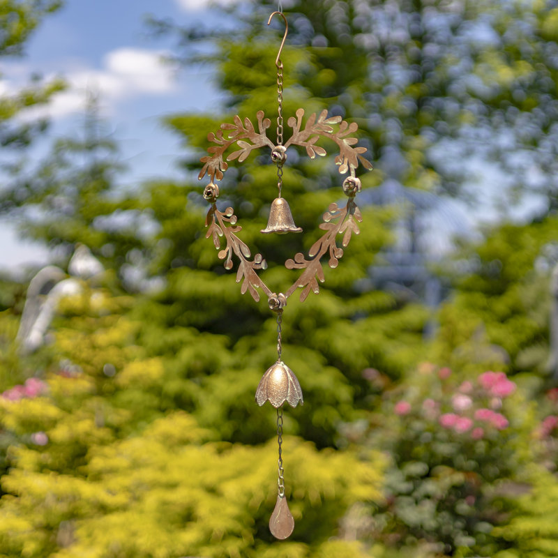 Couronne à suspendre en forme de cœur en cuivre antique 28,25 po avec clochettes suspendues