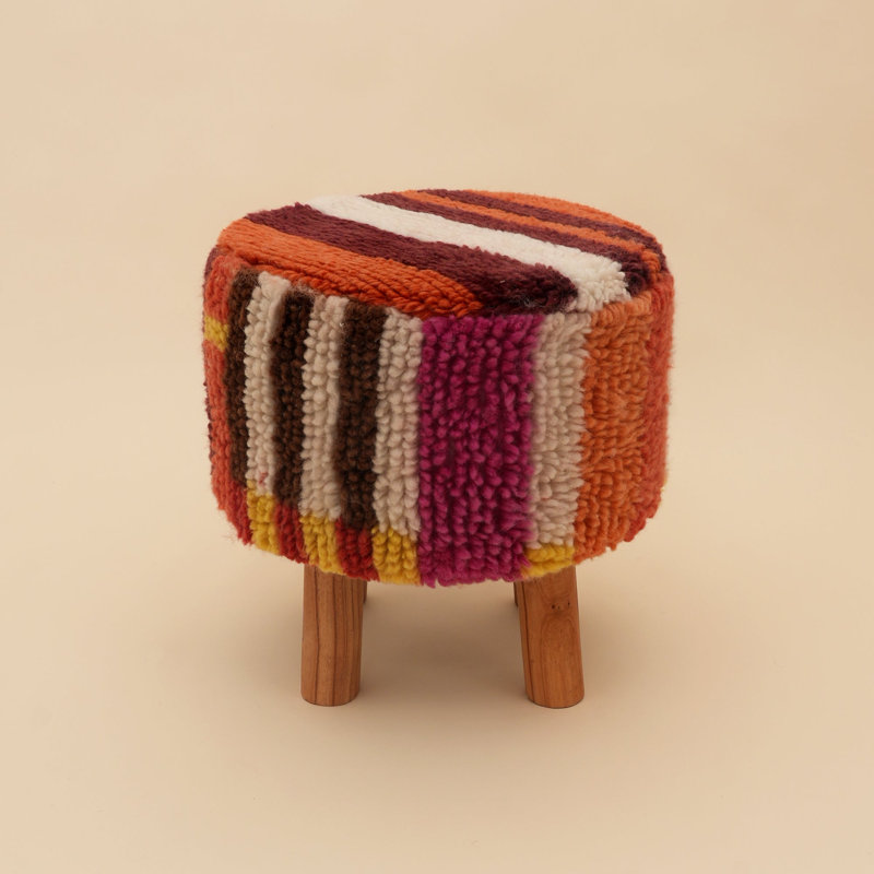 Tabouret d'appoint carré de 40 cm en laine shaggy de Nouvelle-Zélande avec pieds en bois de manguier, pouf multicolore capitonné à la main