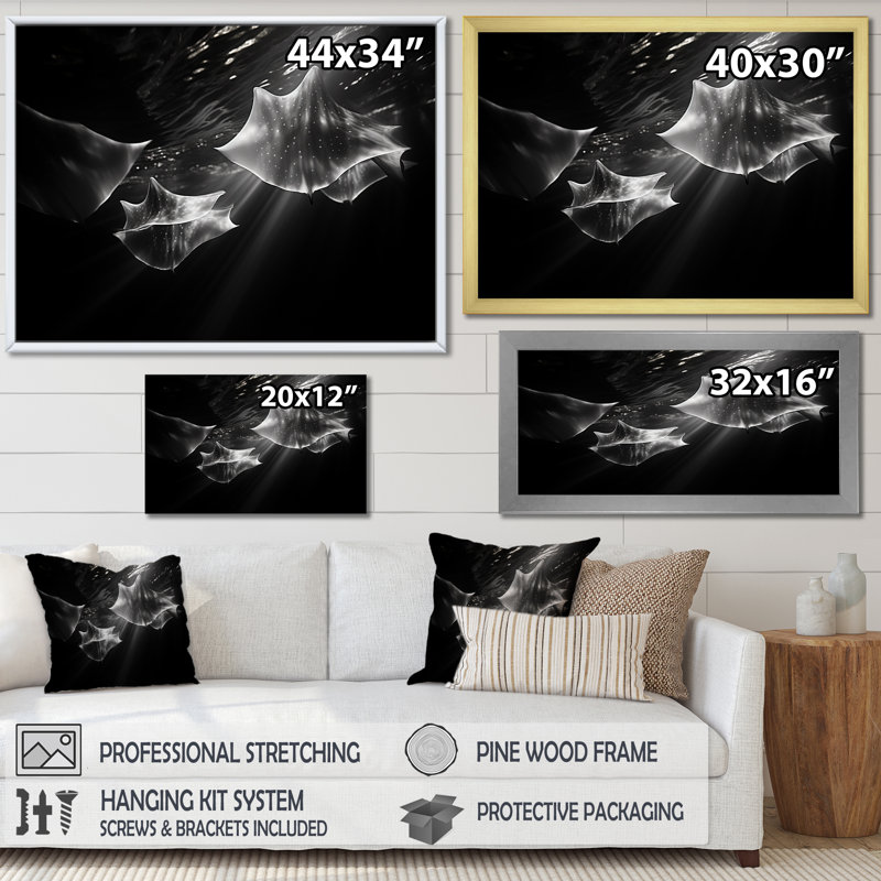 Under Water Abstract Manta Dance sur toile, Cadre doré simple, H 24 po x l 32 po x P 1 po