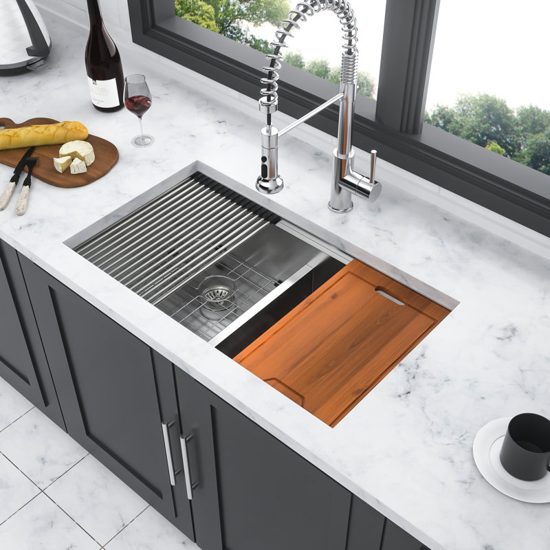 Évier de cuisine encastré à double cuve 50/50 en acier inoxydable de calibre 16 T304 de 33 po x 19 po avec cuve profonde de 10 po, tablier avant en forme de X, guide de l'eau en forme de X, revêtement à partir de la condensation, coussin, paquet