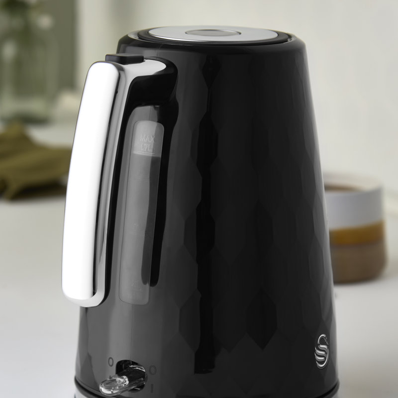 Swan Hexton Kitchen Set, 1.7L Rapid Boil Kettle, 3000W, and 2 Slice Toaster with 7 Browning Levels, Black
