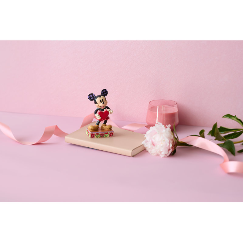 Figurine personnalisable Disney Traditions par Jim Shore Mickey Mouse tenant un cœur