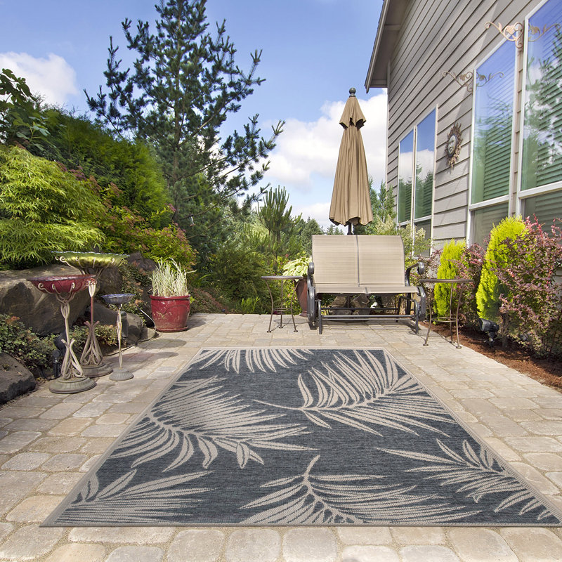 Tapis intérieur / extérieur bleu / gris / ivoire à motif floral Dowd, Rectangle 6 pi 7 po x 9 pi