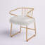 Chaise rembourrée à dossier à lattes blanche