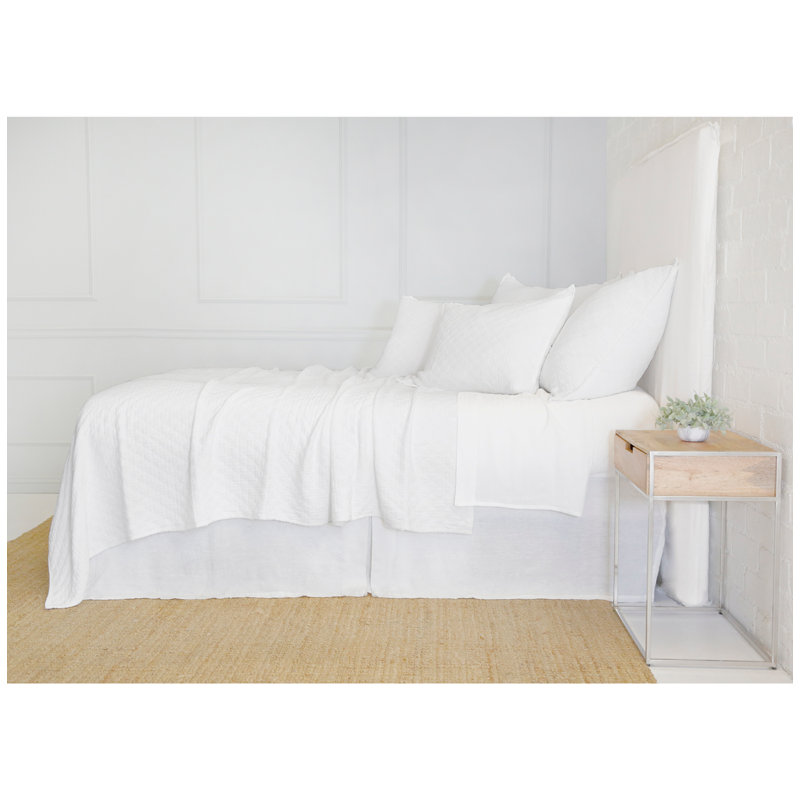 Queen-Size White Textured Minimalist Rustic Cotton Coverlet
