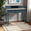 Bureau d'écriture à 5 tiroirs et 2 tablettes avec finition bleue Tahoma, H 37,85 po x l 39,25 po x P 18,47 po