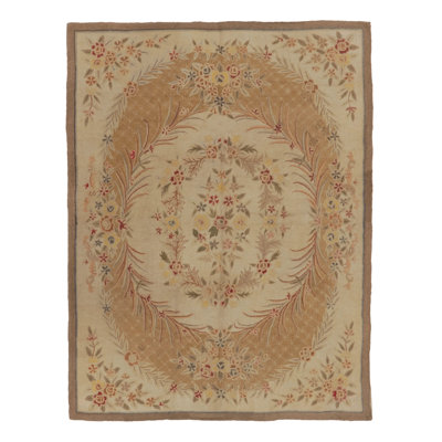 Antique 20Th Century Hooked Rug In Gold With Floral Wreath Design - Rug & Kilim
