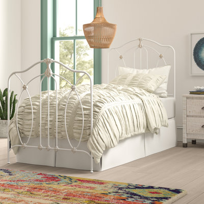 Yakhlef Standard Bed