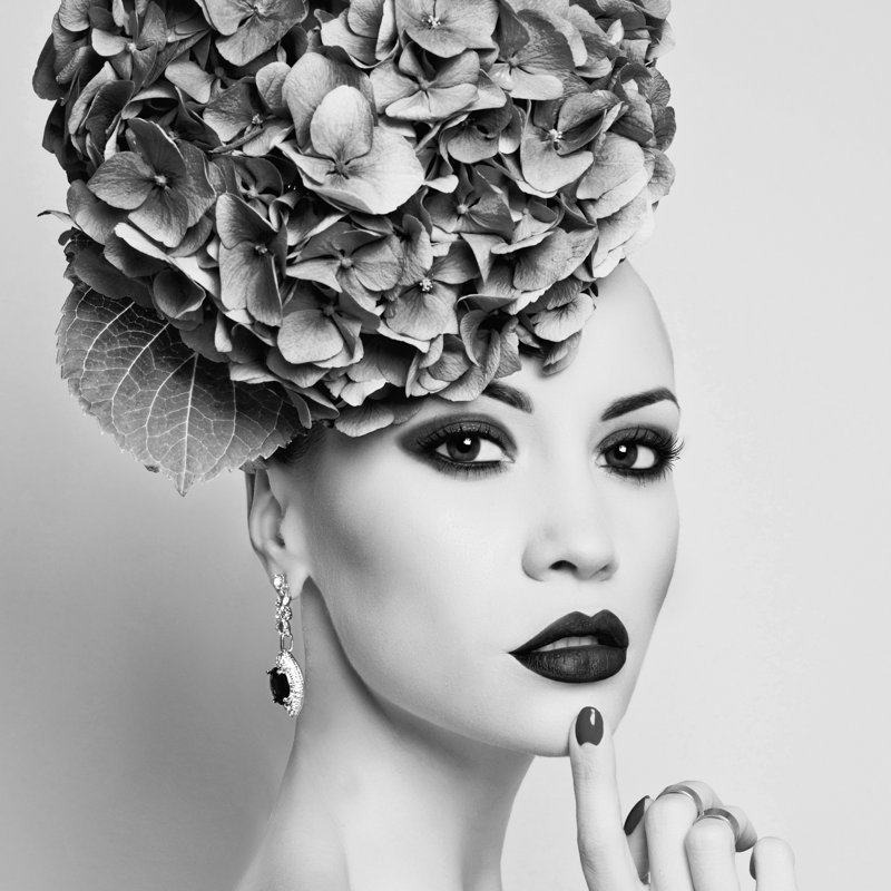 Woman with Flower Hat Graphic Art Print, 80 cm H x 80 cm W