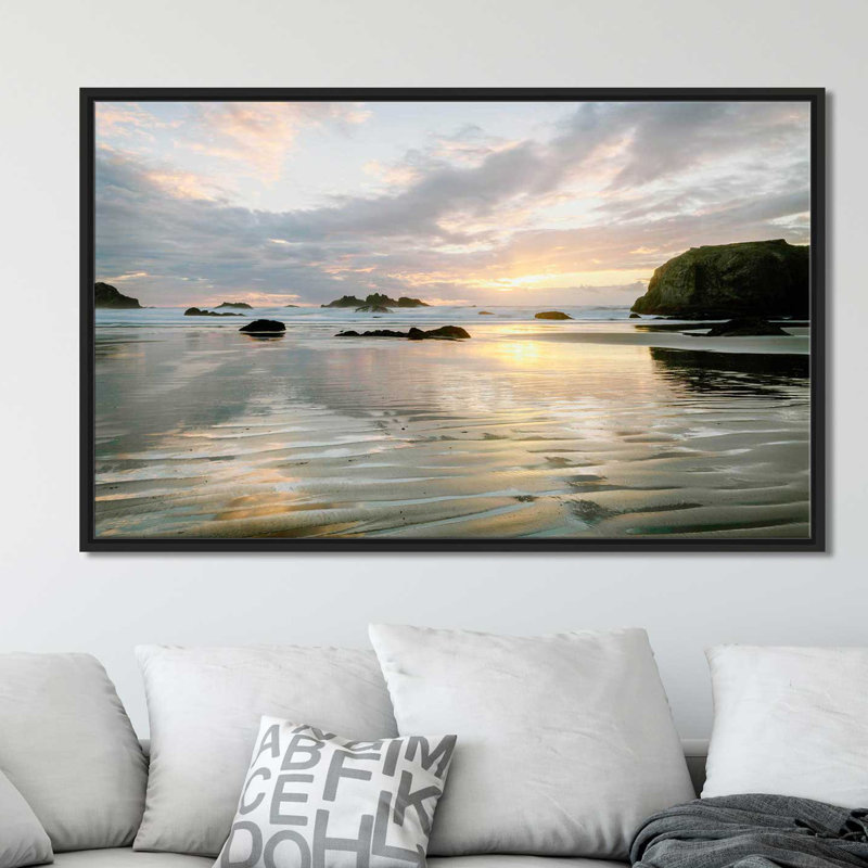 «Pacific Cove», reproduction de photo, H 21,5 po x l 33,5 po x P 2 po, Cadre flottant noir