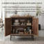 Armoire de rangement géométrique sculptée à la main à 2 portes, armoire en bois massif et panneau de fibres à densité moyenne avec pieds en métal