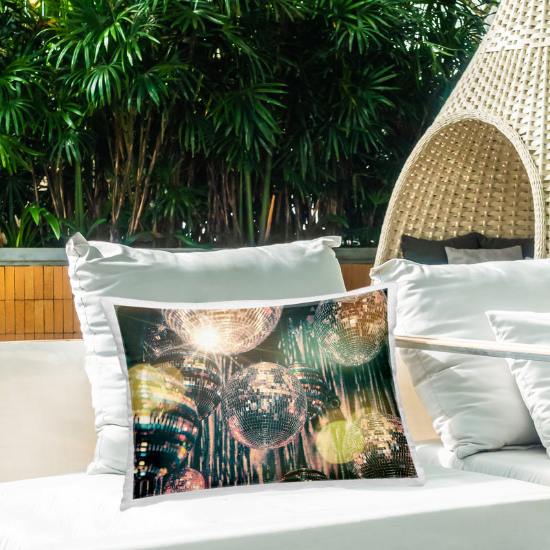 Coussin d'extérieur imprimé de boules disco avec bokeh par Graffi * Tee Studios