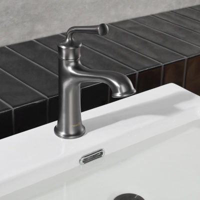 Single-handle Bathroom Faucet with Drain Assembly