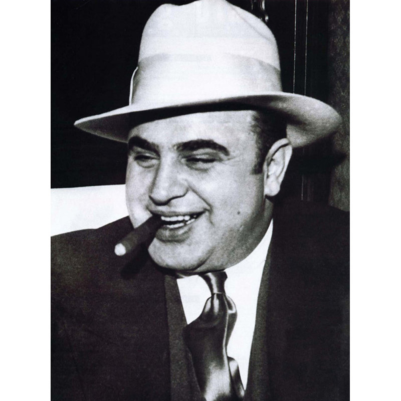 Al Capone, H 18 po x l 13 po