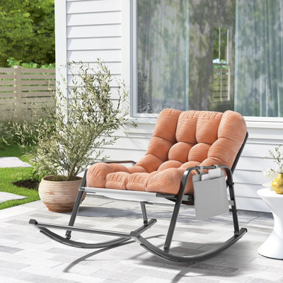 Fauteuil à bascule à rayures verticales, structure en métal, coussin épais, accoudoirs larges et incurvés ; 120 × 83 × 75 cm ; mobilier de jardin stable et confortable pour balcon, cour ou jardin (orange).
