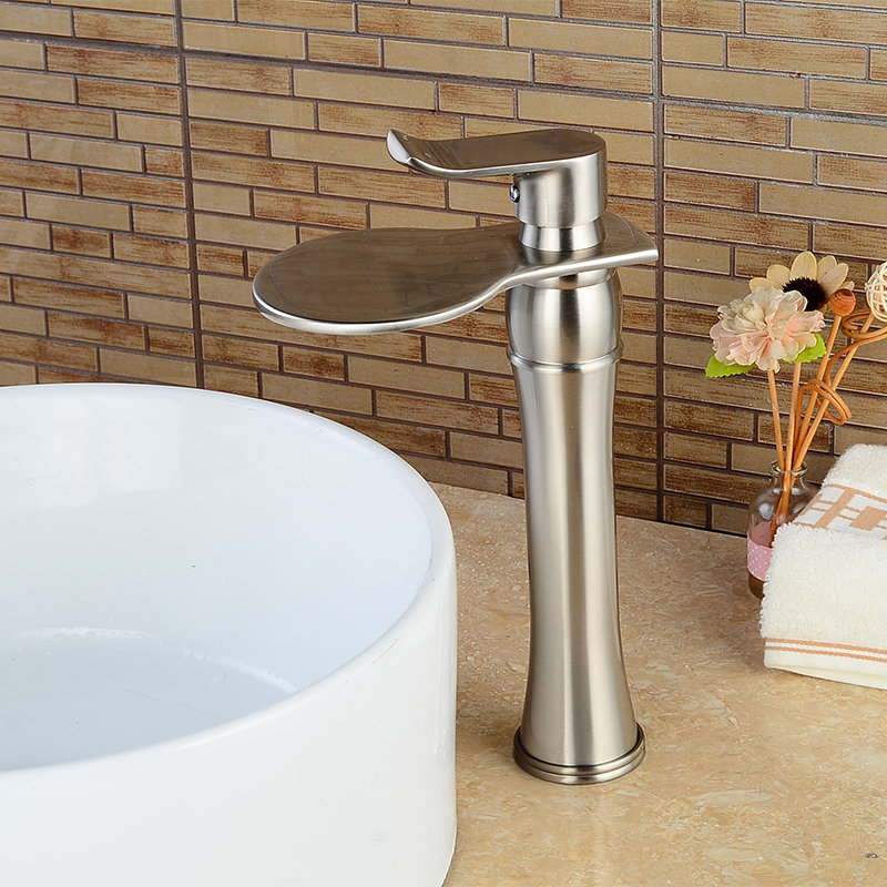 Robinet pour salle de bain à poignée simple avec drain, Nickel brossé