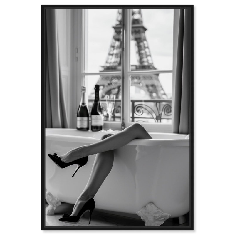 «Bath Tub Sit Back Glam» par Art Remedy, H 31 po x l 21 po, Cadre flottant, Noir