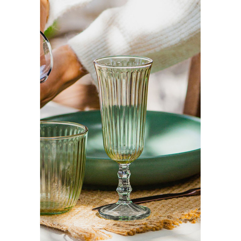 Ensemble de verres à vin Elegant (4 pièces), vert, 2,4 x 2,4 x 6,2 pouces | 100% verre, capacité de 4,1 oz liq. Parfait pour les réceptions et les cadeaux, lavage à la main recommandé pour une utilisation durable, design élégant et durable
