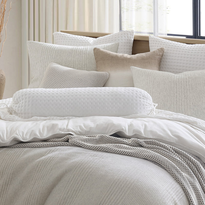 Coussin décoratif en coton gaufré pur 12 x 36 DKNY - blanc