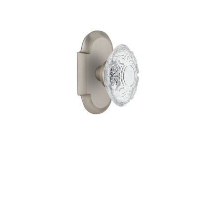 Assiette maison de campagne avec bouton victorien en cristal