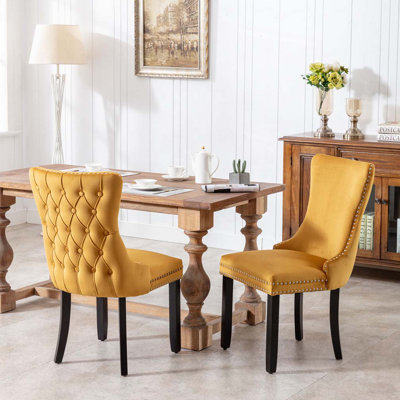 Chaise de salle à manger rembourrée en velours avec pieds en bois et garniture cloutée