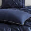 Ensemble de literie 7 pièces pour très grand lit bleu marine avec rembourrage comprenant des taies décoratives, des coussins décoratifs et une jupe de lit froissée-130165005-130165007