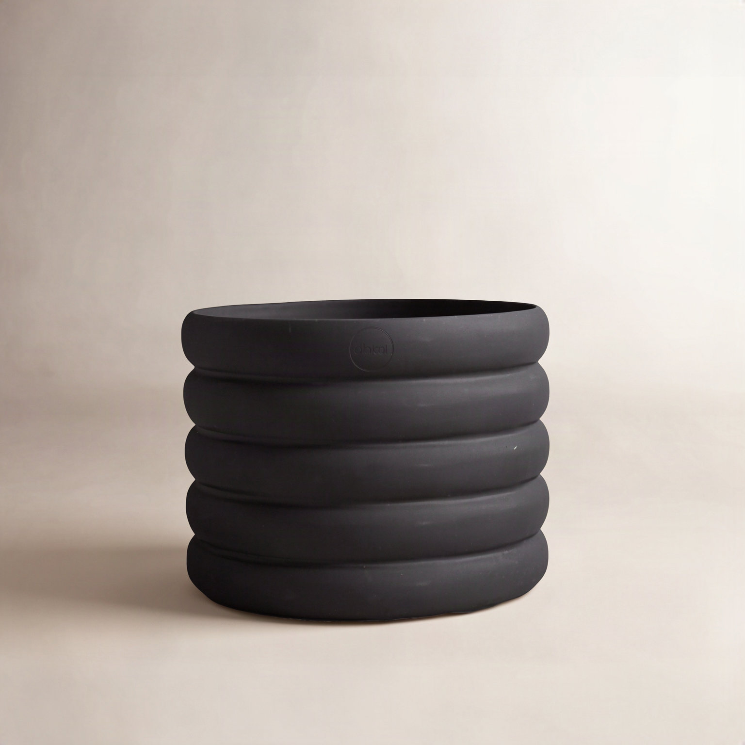 Ceramic Table Vase, 6.5" H x 7.87" W x 7.87" D