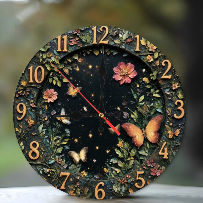 Horloge enchantée avec papillons et fleurs