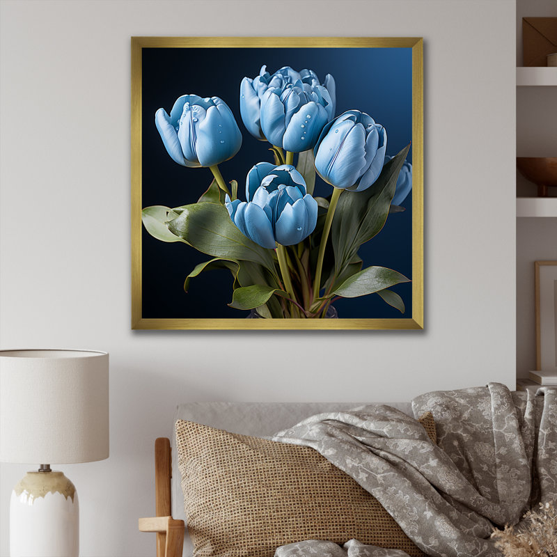 «Azure Blue Tulips Bloom III» sur toile, Cadre doré simple, H 36 po x l 36 po x P 1,5 po