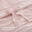 Ensemble d'édredon rose pour lit-123165326-123165328