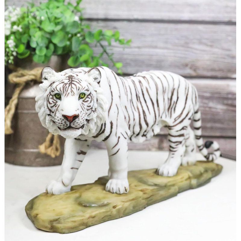 Figurine de tigre du Bengale en hiver