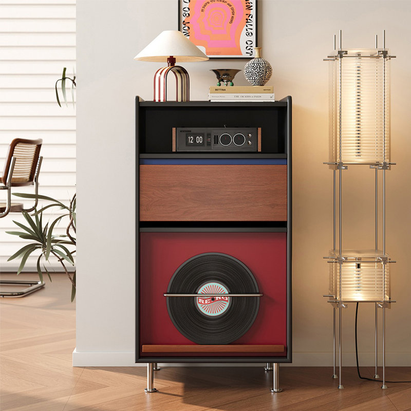 Un buffet en bois massif de style moyen, Noir / brun / rouge