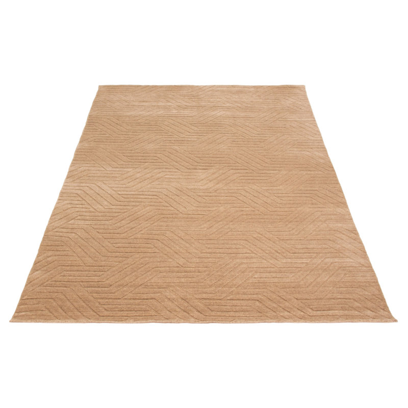 Les tapis Gabbeh sont fabriqués à la main avec des poils très hauts et des motifs très simples et stylisés.